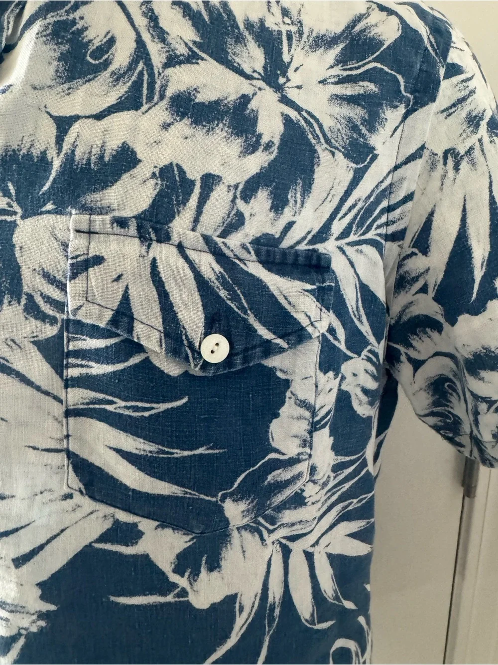 Ralph Lauren Men’s Blue & White Linen Tropical Floral Short-Sleeve Popover  Med